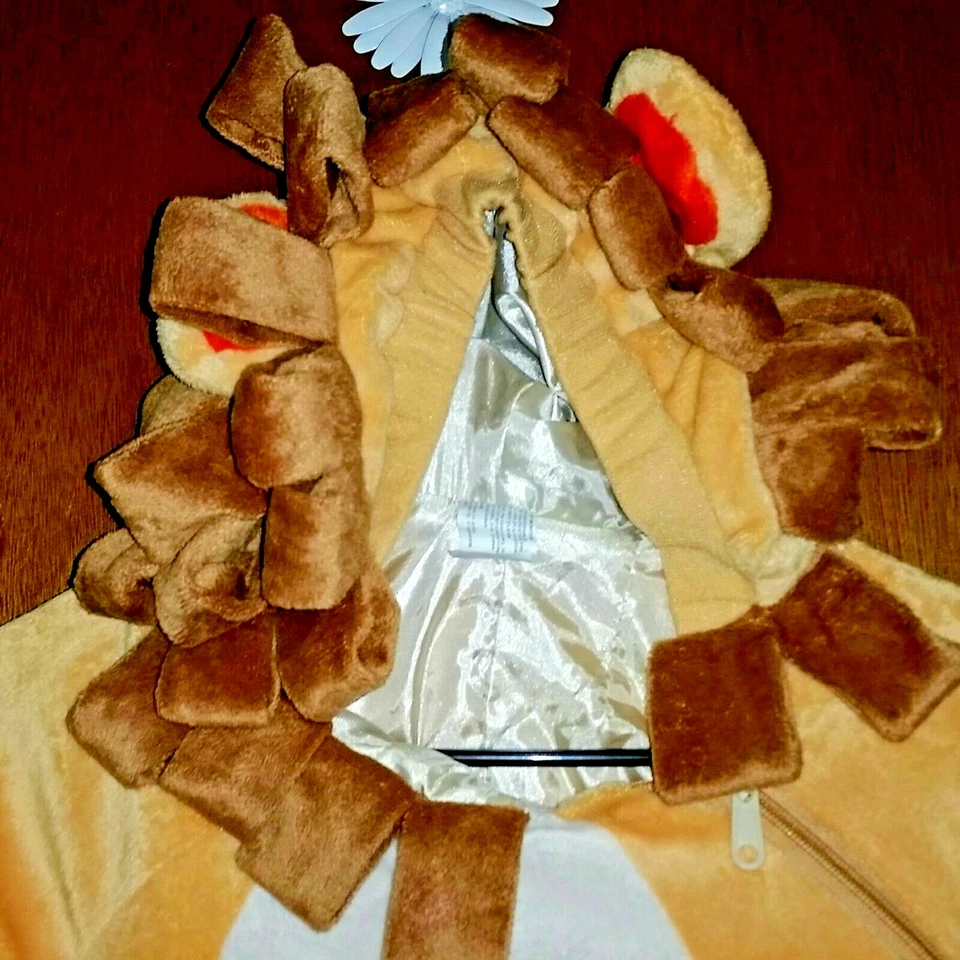 Disfraz de Halloween Target LION terciopelo dorado suave 12-24mos.1 pieza juegos de vestir  Foto 2 de 4