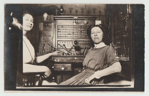 Echtfoto Postkarte, Vintage, frühe Telefonisten - Bild 1 von 2