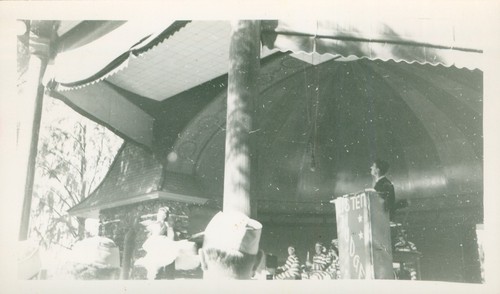 1940's WWII Honolulu Hawaii 4 Photos Hula Show at Waikiki? or ?