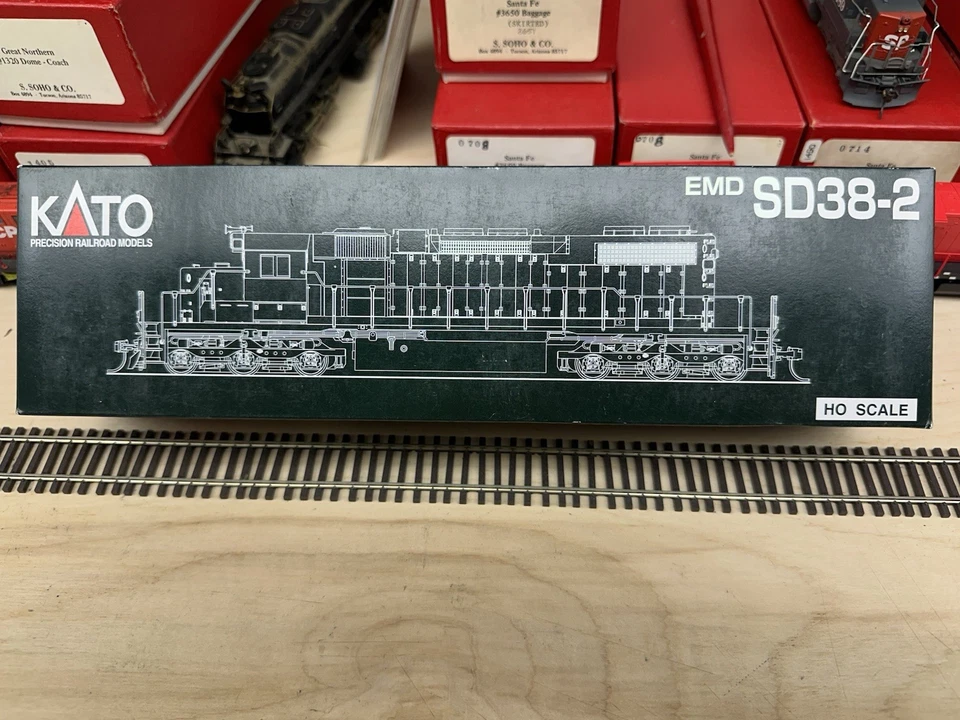 Kato Union Pacific EMD SD38-2 #2801 NOS - Image 3 of 3