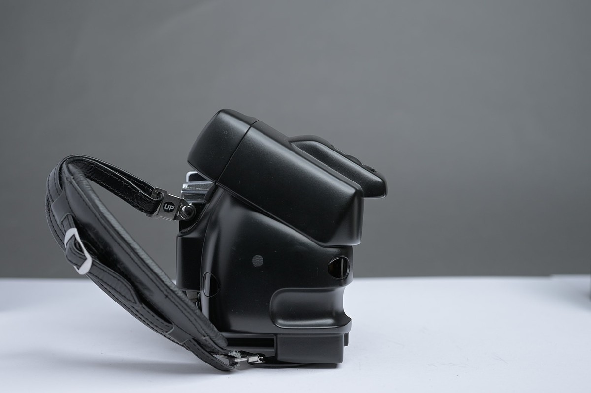 Hasselblad 503cw Kit + Hasselblad 80mm f/2.8 CF T* + CW winder +