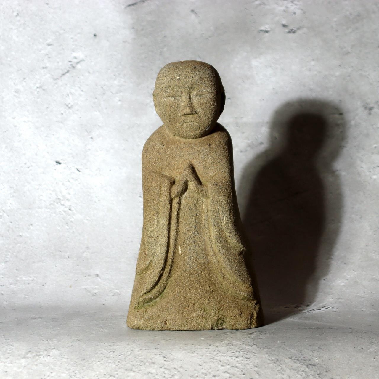 Auténtica estatua japonesa antigua de piedra Jizo de la era Meiji a principios de la era Showa​