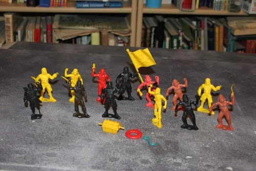Lot of 13 MPC Plastic Ring Hand Pirate Figures with Weapons,Flag,Treasure Chest