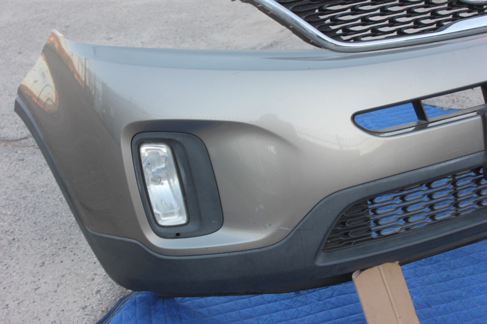 14-15 KIA SORENTO FRONT BUMPER ASSEMBLY FOG COVER GRILL FOAM GENUINE OEM BROWN