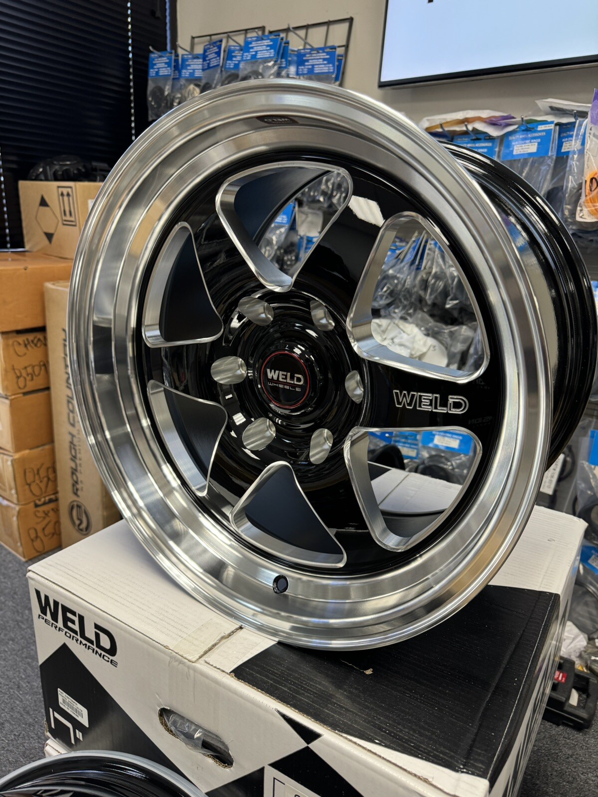 Staggered Weld Racing S15677084P00 Ventura 6 Drag S156 17"x7" And 17x10 6x139.7