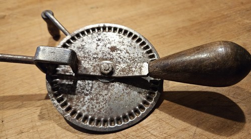 ANTIQUE PRIMITIVE EGG BEATER 19TH C PADDLE BLADE WHIP MECHANICAL WORKS UNUSUAL - Picture 5 of 12