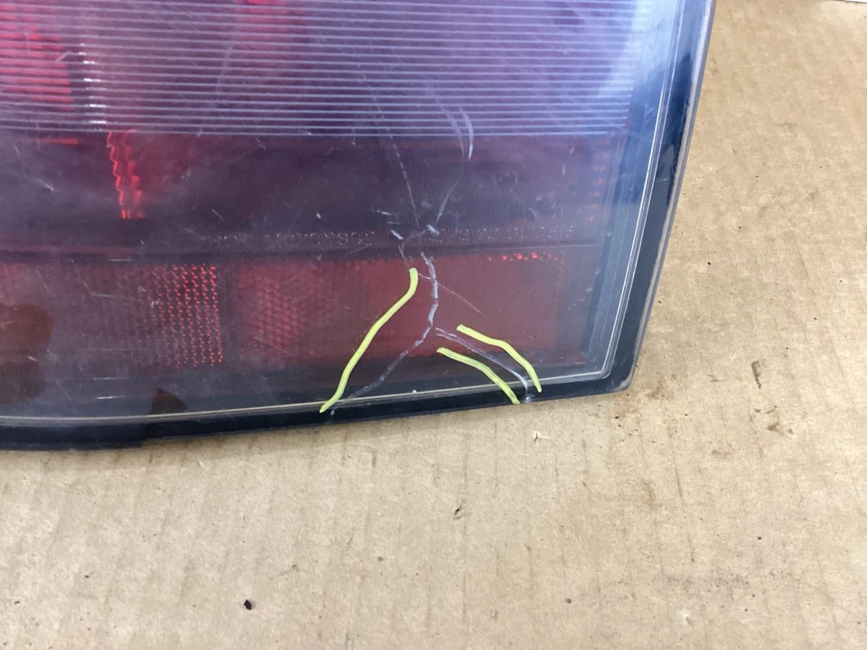 Luz trasera exterior trasera izquierda del lado del conductor Cadillac Seville 1992-1997 16513925 OEM Foto 2 de 4