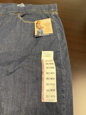 Signature by Levi Strauss. Gold Label Women's Totally Shaping Pull On Capri 28