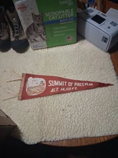 VINTAGE PIKES PEAK 14,110 FEET ABOVE SEA LEVEL FELT PENNANT 