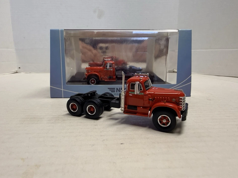 Neo Scale Models 1/64 Scale Diamond T 921 Tractor - Image 4 of 4