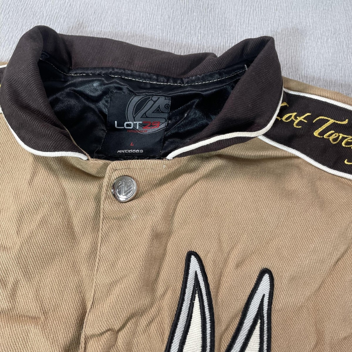 LOT 29 Looney Tunes Jacket Mens Large Tan Bugs Bunny Canvas