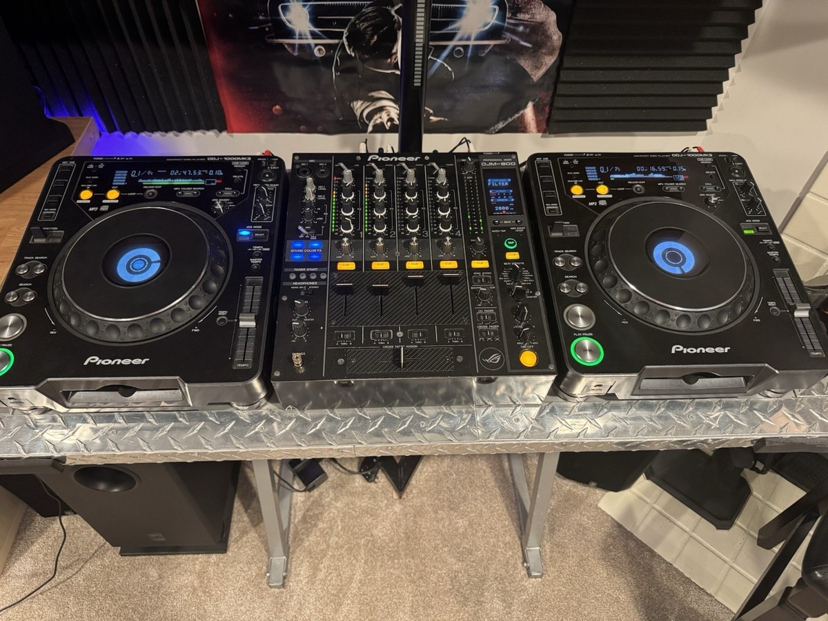 Pioneer CDJ-1000MK3 players along with flight case and a Pioneer