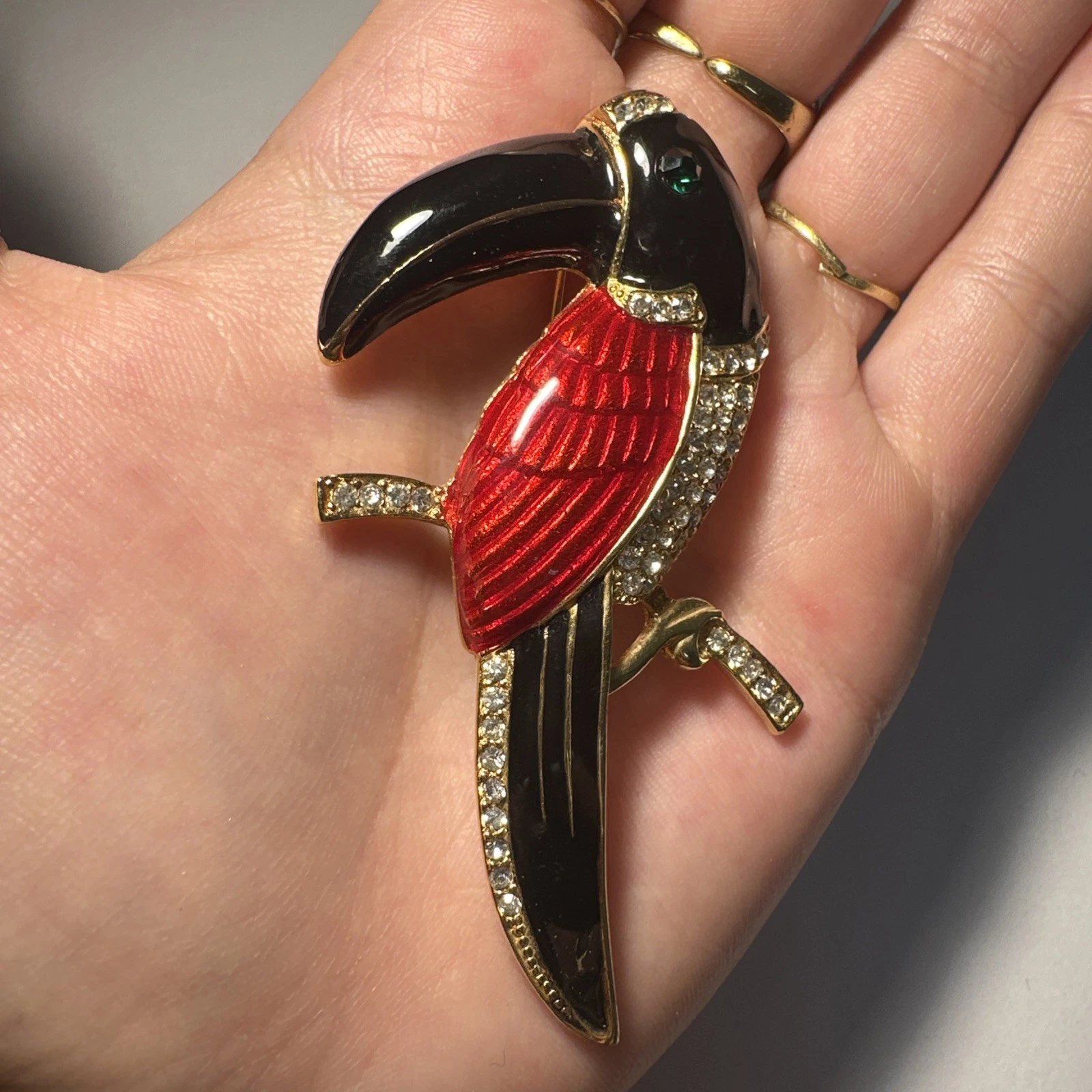 Broche Toucan, Doré, Noir Et Rouge Nacré Avec Brillant Blanc Bijoux Fantaisie
