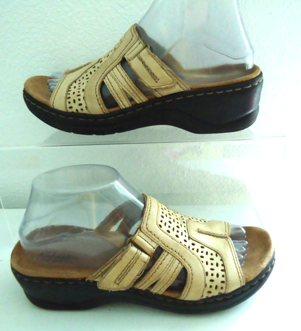 Clarks Bendables Womens Adjustable Strap Leather Sandals Beige Size 8.5N
