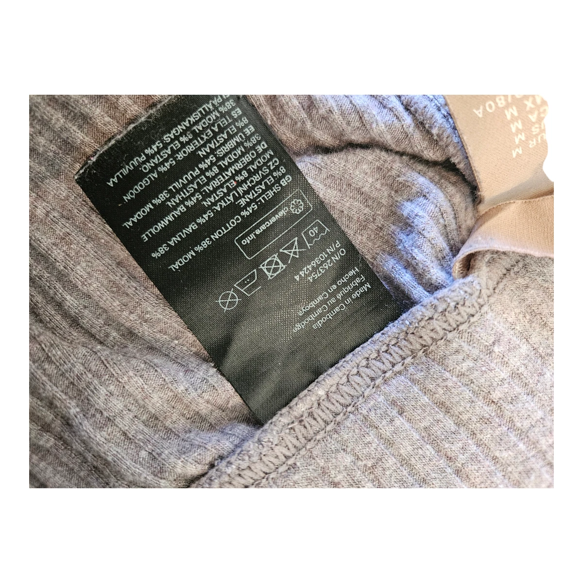 Pantalones informales gris medio de H&M