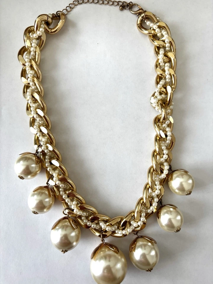 Collar gargantilla de cadena de preal de imitación Foto 2 de 2