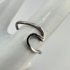 Size 6.75 925 Sterling Silver Dainty Thin Minimalist Wave Band Ring