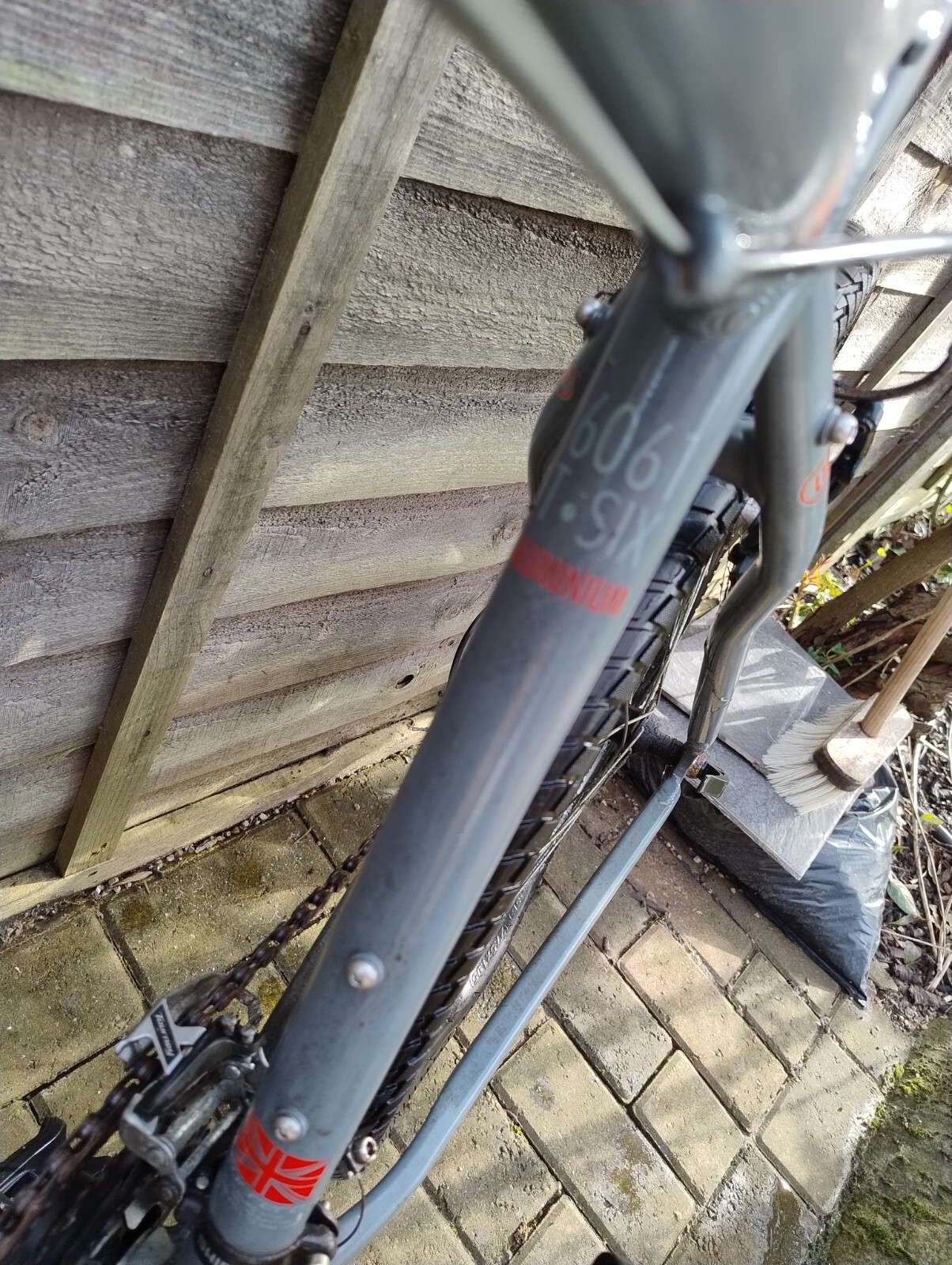 Carrera Axle Ltd Edition Mens Hybrid Bike Bicycle eBay