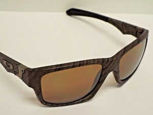oakley jupiter squared brown
