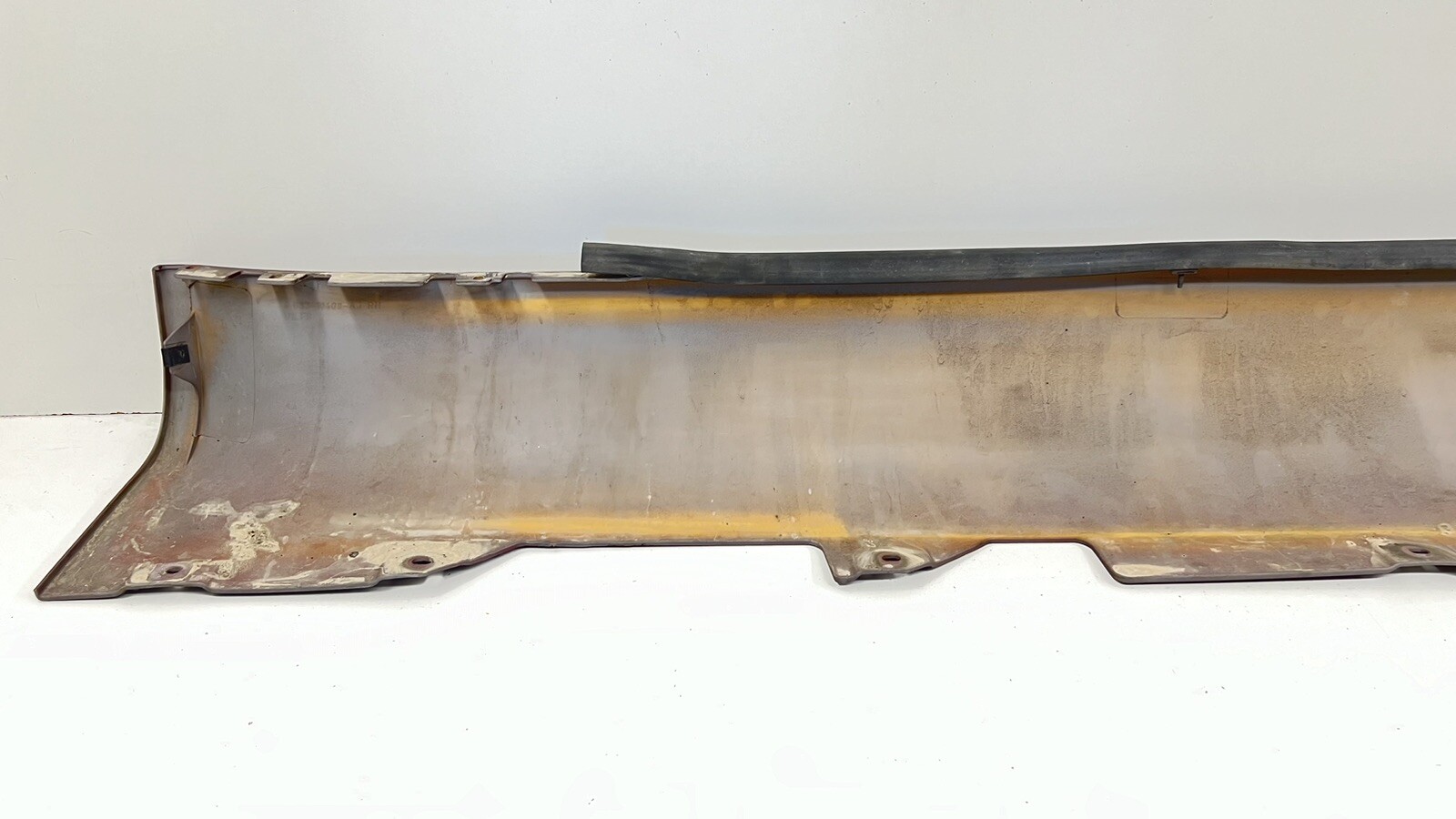 07-09 ASTON MARTIN VANTAGE RIGHT SIDE SKIRT ROCKER PANEL COVER MERLOT RED OEM