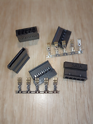 SATA Strom Stecker 3811, Female in Schwarz Klein, inkl. 5 vergoldete Crimp Pins