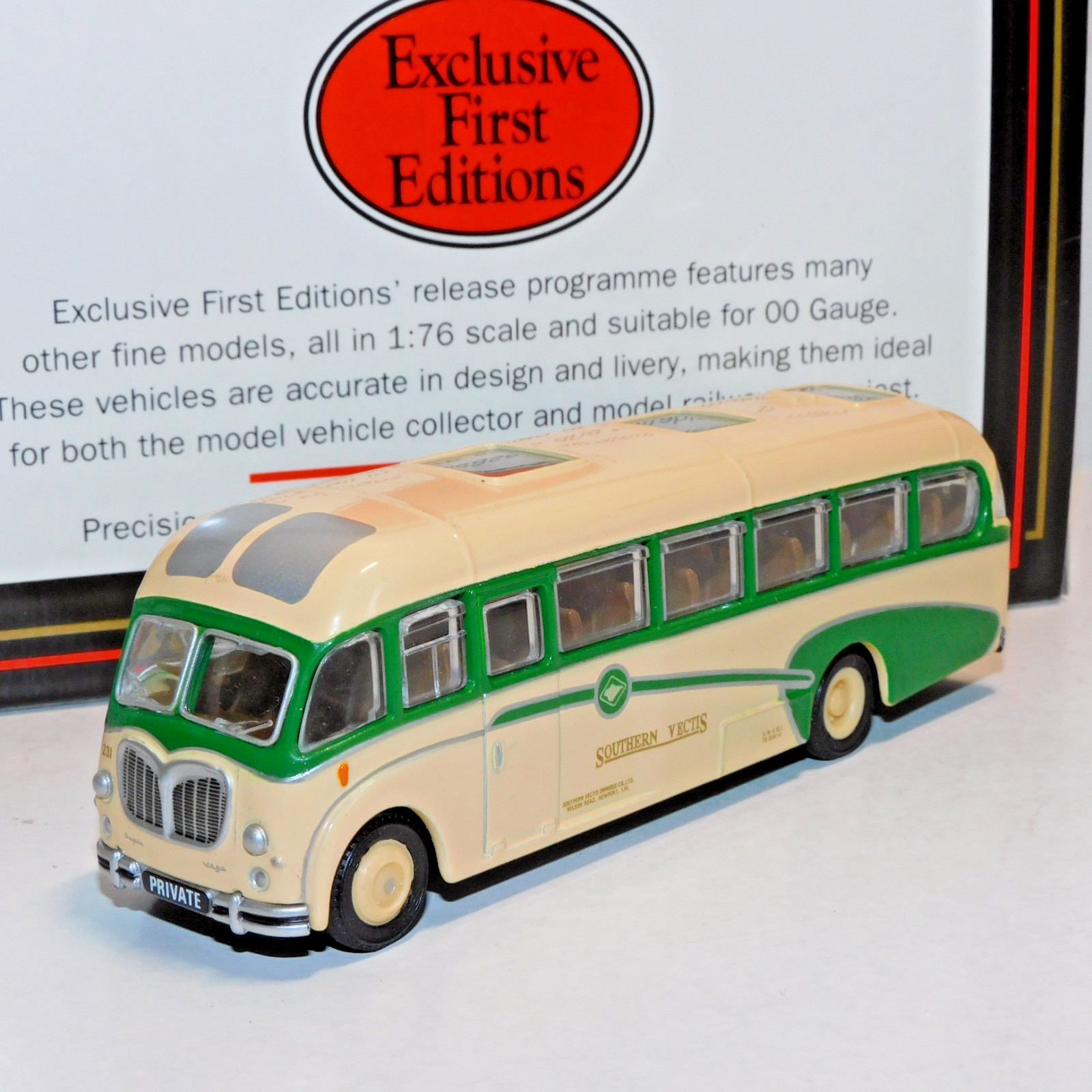 EFE BEDFORD SB VEGA COACH SOUTHERN VECTIS 1/76 18704