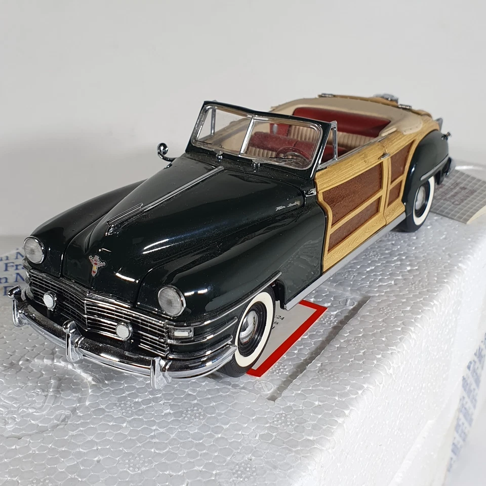 Franklin Mint Precision Models 1948 Chrysler Town and Country Green B11D165 1:24 - Image 2 of 4