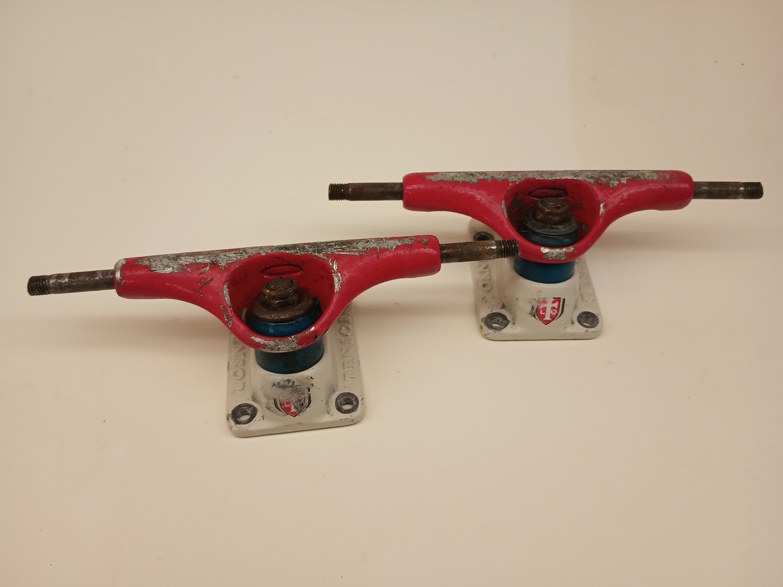 Trucks Red/white Base Old School