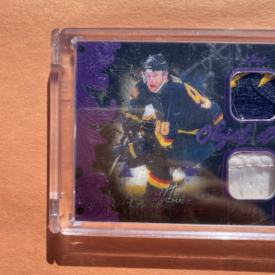 Hoja Art of Hockey Object 2022 D’art Pavel Bure doble reliquia púrpura/5 canucks patio Foto 2 de 4