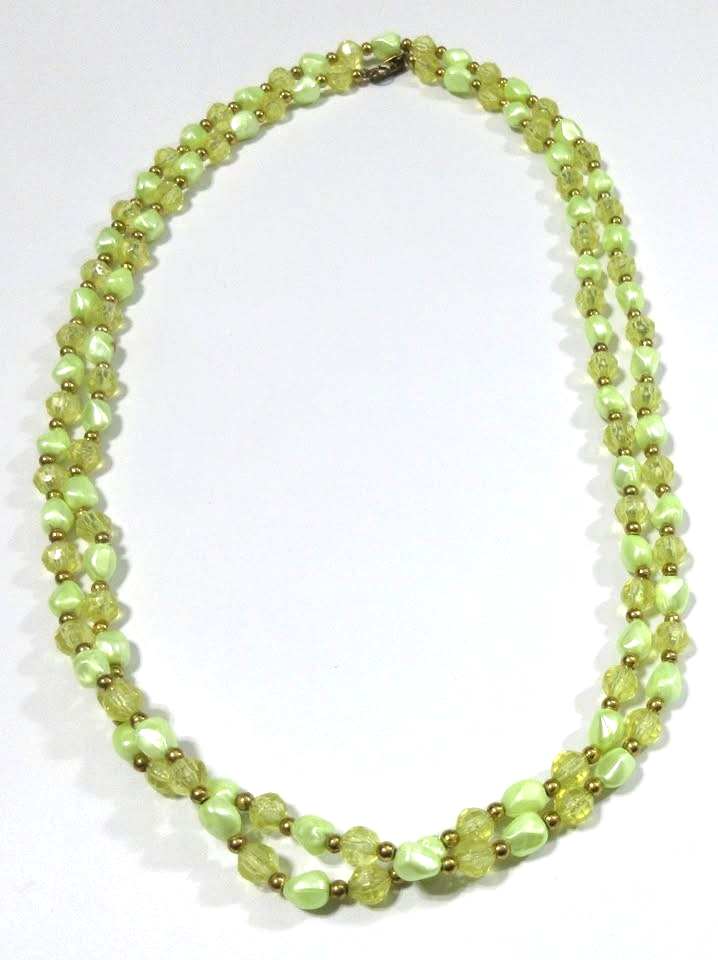"VTG 54\" VERY LONG can double GREEN YELLOW SHADES PLASTIC BEADS STRAND NECKLACE"