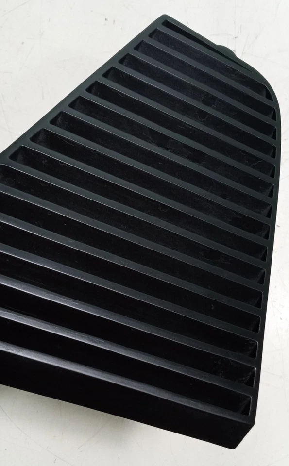 Rejilla de carrocería trasera Ferrari 365 GT 2+2_Lado izquierdo_SX_ GENUINA Foto 4 de 4