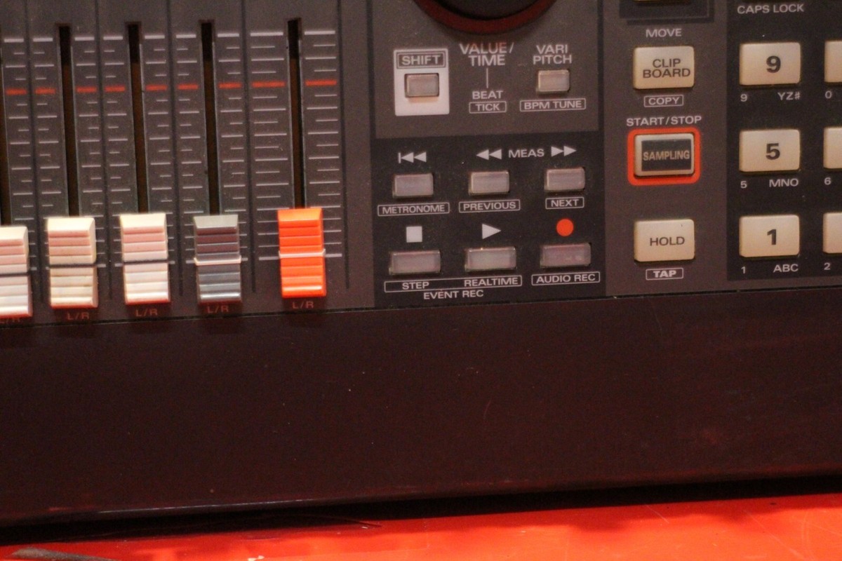 USED ROLAND SP 808 Groove Sampler Groovebox Worldwide Shipping