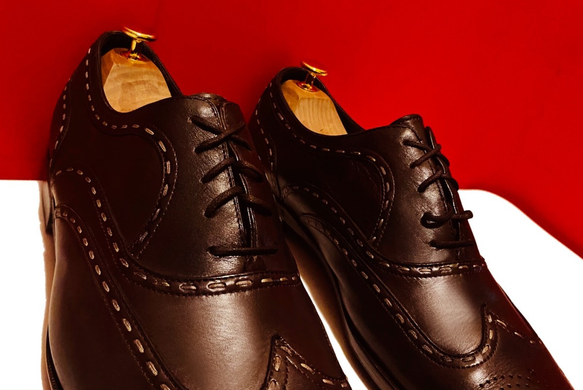 $1089.00 !! BOTTEGA VENETA LUXURY DARK BROWN LEATHER OXFORD  display picture 3