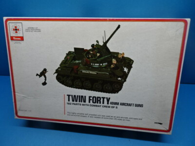 1/32 RENWAL (1969) :  Anti Aircraft Tank ''TWIN FORTY 40 mm ''