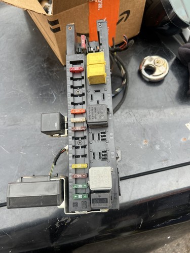 01-09 MERCEDES C32 AMG C55 W203 W209 C-class REAR TRUNK FUSE RELAY SAM ...
