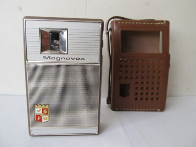 Vintage Magnavox 2-AM-70 Seven Transistor Radio