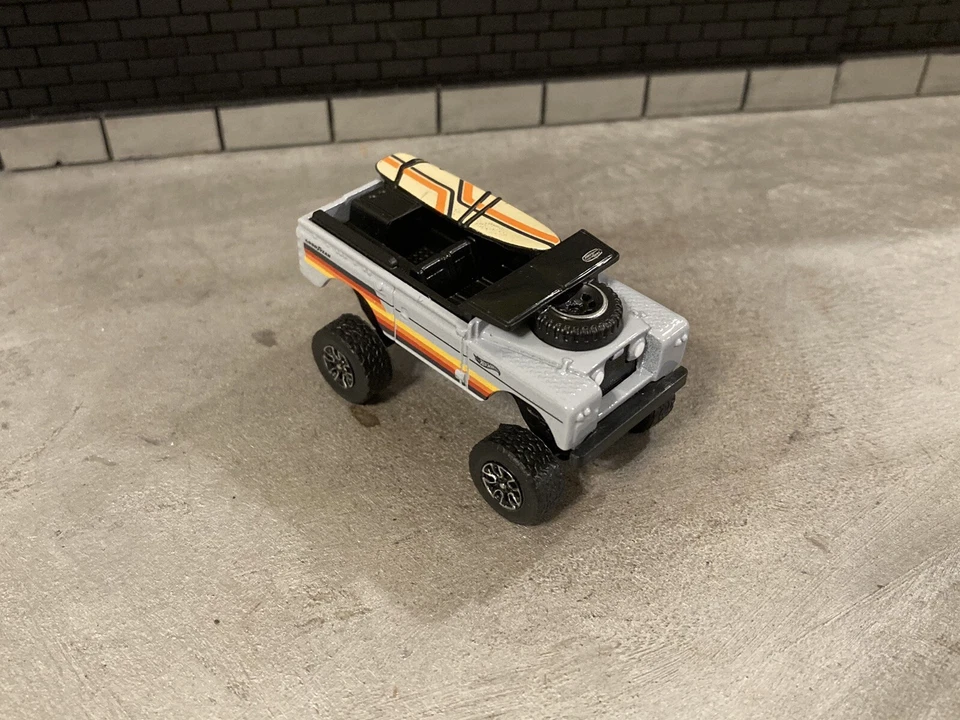 Hot Wheels Land Rover Series II levantadas 4x4 caminhão fundido personalizado off road em escala 1/64 - Imagem 4 de 4