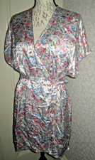 Vtg Vanity Fair white satin short sleeved robe w pink flowers, ladies' size M