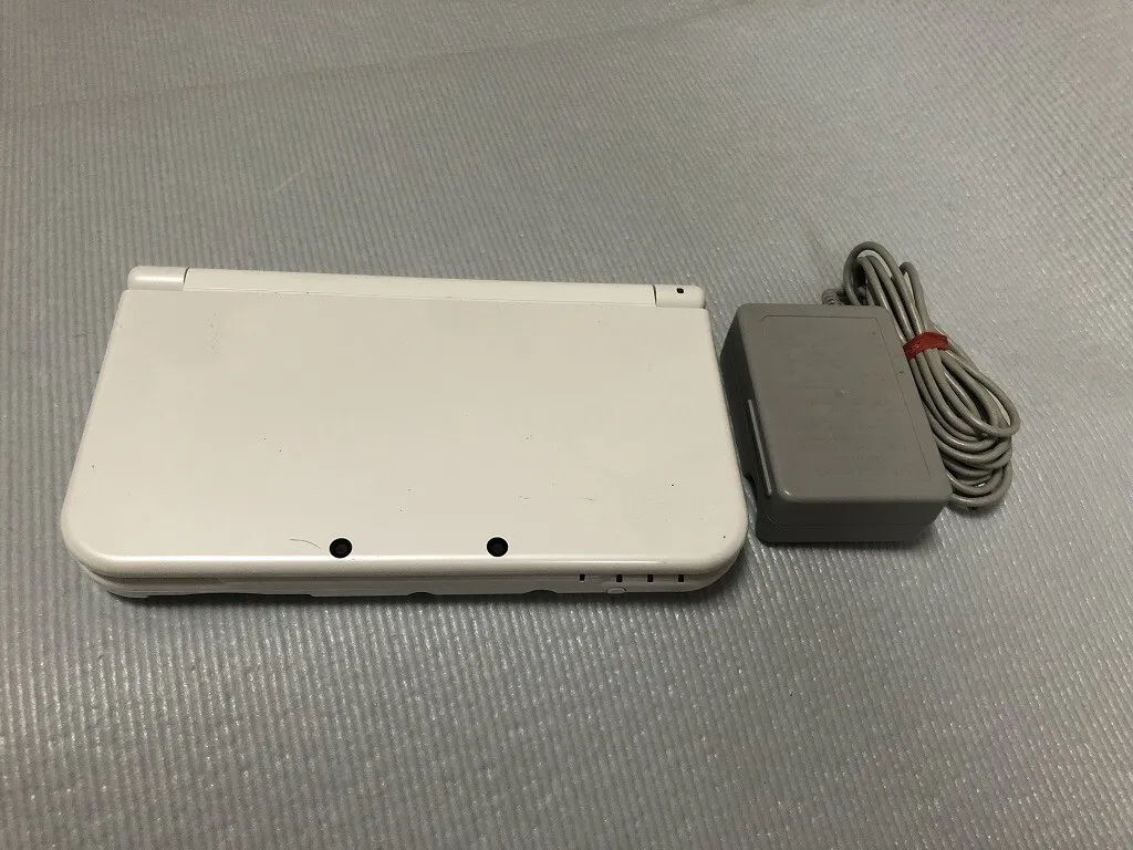 New Nintendo 3DS LL XL Pearl White Handheld System Japanese only with  Charger