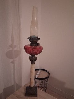 lampe à pétrole ancienne rouge rose baccarat saint louis