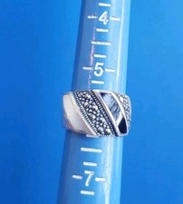 Vintage Sterling Silver 925 Ring with Mother of Pearl / Black Onyx Stone. Size 6