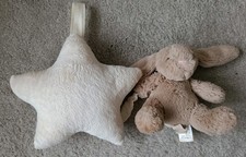 Jellycat Bashful Bunny Musical Chime Star - BABY PULL CORD COT TOY BEIGE & CREAM