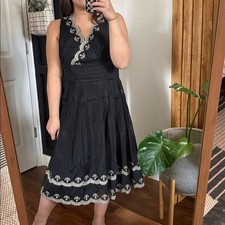 Vintage Ann Taylor V neck Embroidered Mesh dress. Size 4