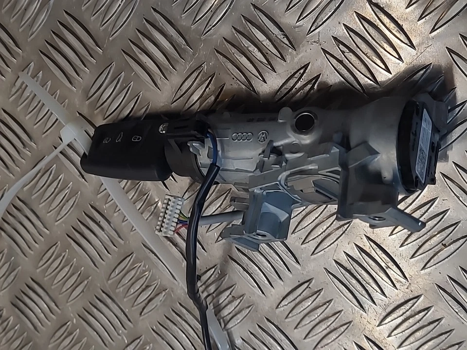 2018 SEAT LEON IGNITION BARREL WITH KEY 5Q0905865 - Image 3 of 3