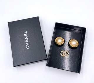 Auth Chanel Logo Cambon FauxPearl Earrings/Vintage Mini Coco Brooch W/B BA120405