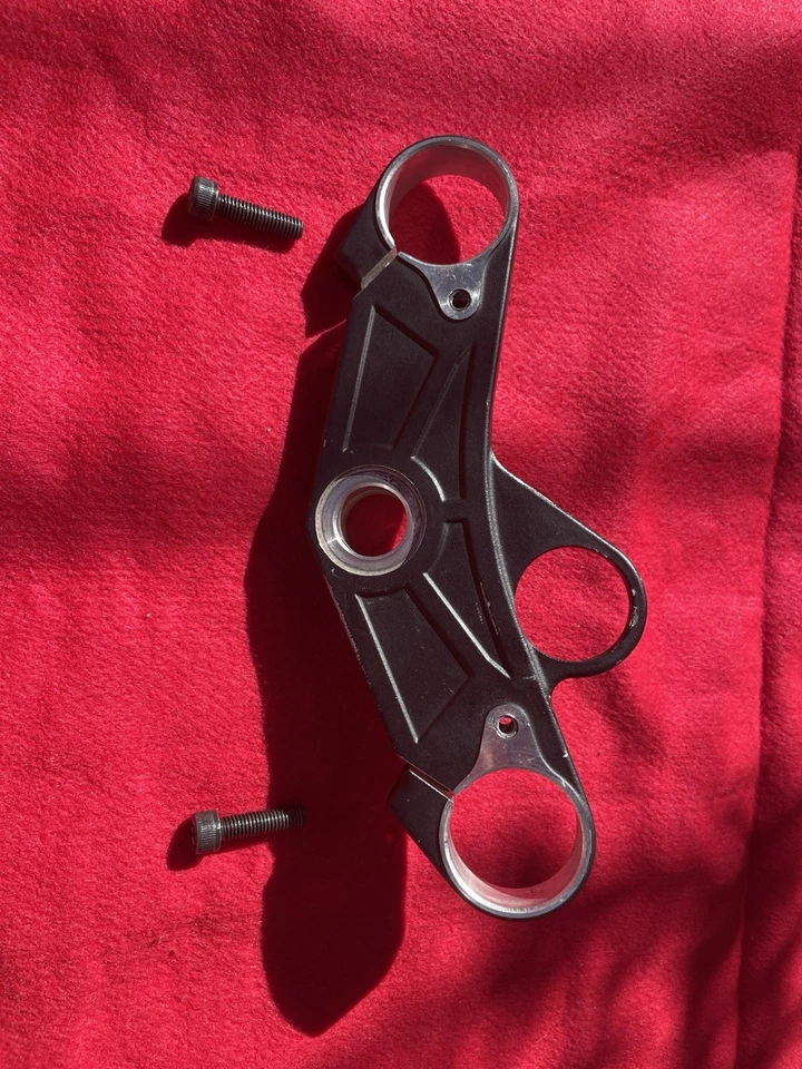 Yamaha R3 2015 manillar derecho e izquierdo, así como una abrazadera triple superior todo fabricante original Foto 3 de 4