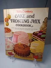 Betty Crocker's Cake And Frosting Mix Cookbook 1966 1st Edition 2nd Printing