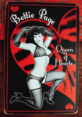 BETTIE PAGE ''QUEEN OF HEARTS'' PIN-UP GIRL BLECHSCHILD * MÄNNERHÖHLE * GARAGE * RETRO * NEU