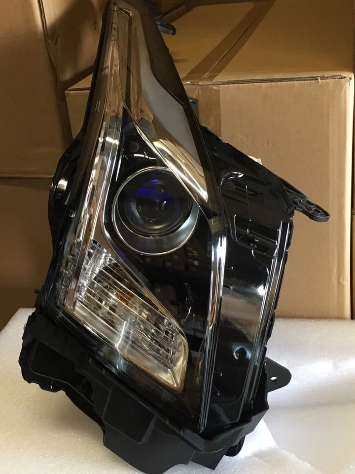 Faro Proyector Halógeno Derecha Pasger Side Fit Cadillac 2013-2019 ATS 23236366 Foto 2 de 4