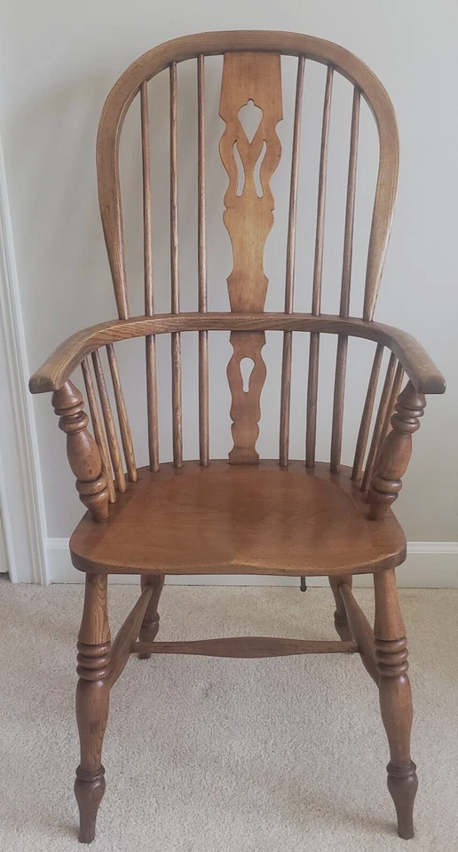 Juego de 2 sillas Windsor inglesas del siglo XIX de roble Foto 2 de 4